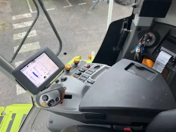 CLAAS LEXION 650 - Photo 10