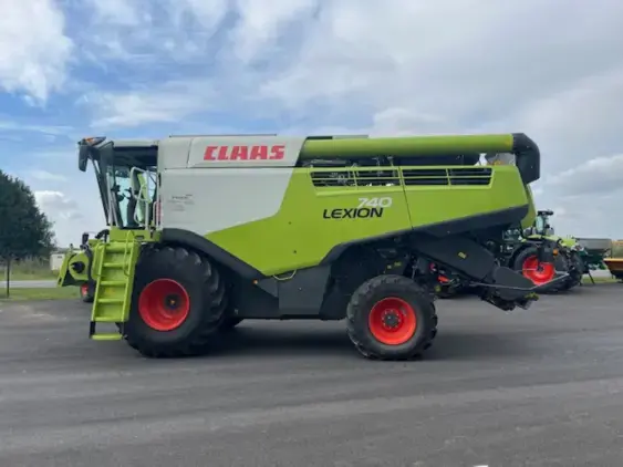 CLAAS LEXION 740 - Photo 4