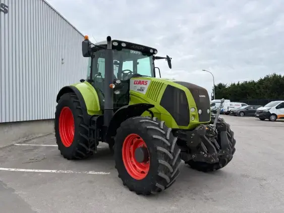 CLAAS Axion 820 cmatic CEBIS  - Photo 1