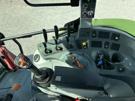 CLAAS Arion 420 - Photo 14