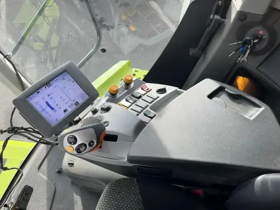 CLAAS LEXION 740 - Photo 15
