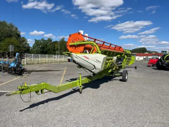 CLAAS LEXION 740 - Photo 21