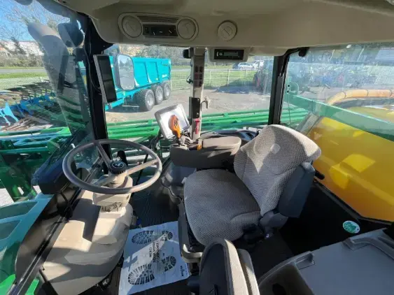 JOHN DEERE R4040i - Photo 9