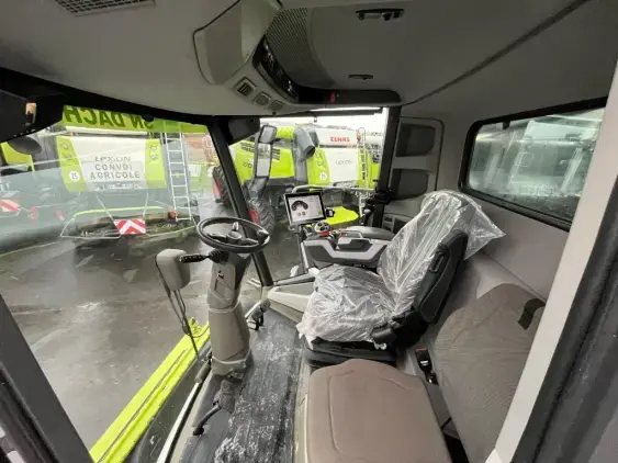 CLAAS Trion 520 - Photo 9