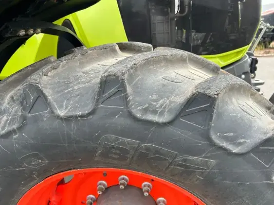 CLAAS Axion 800  - Photo 10
