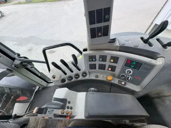 CLAAS ARION 630 CIS  - Photo 15