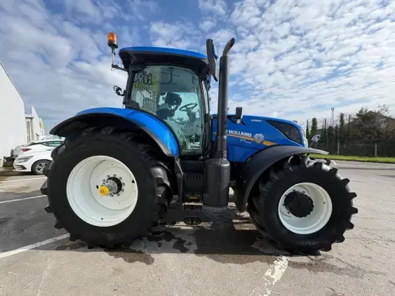 NEW HOLLAND T7.230 - Photo 8