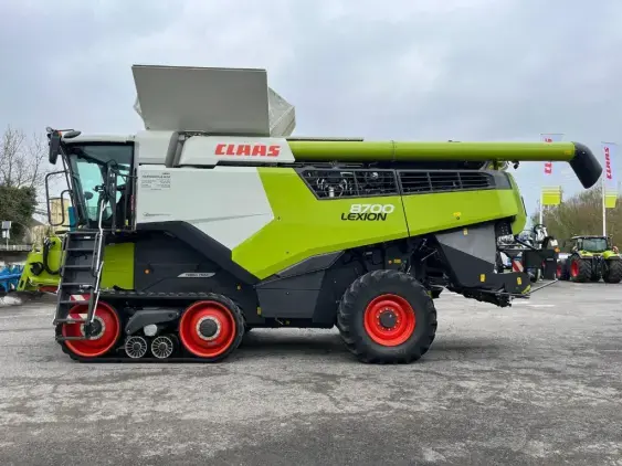 CLAAS Lexion 8700 TT  - Photo 4