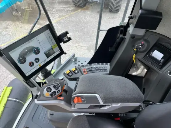 CLAAS Lexion 8700 TT  - Photo 15