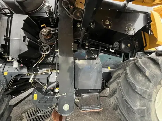 NEW HOLLAND CR 9080 ELEVATION - Photo 11