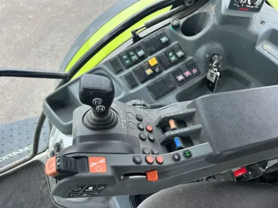 CLAAS ARION 660 CIS+ - Photo 14