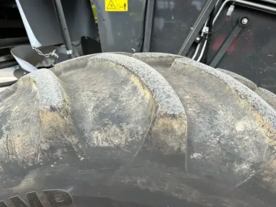 CLAAS Lexion 7400 - Photo 12