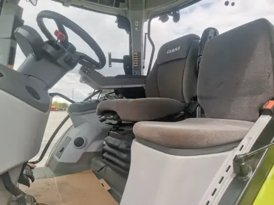 CLAAS ARION 650 - Photo 9