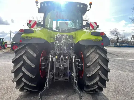 CLAAS Axion 830 Hexashift cis+ - Photo 6