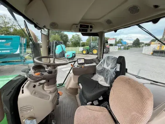 JOHN DEERE 6210R - Photo 13