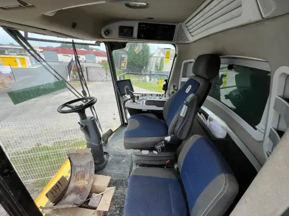 NEW HOLLAND CR 8.80 - Photo 9