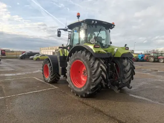 CLAAS ARION 650 - Photo 5
