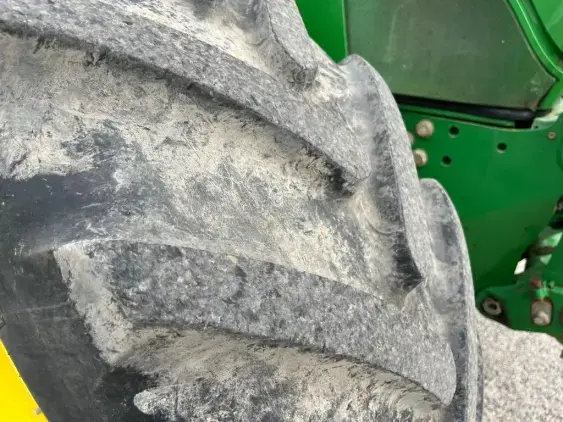 JOHN DEERE 6210R - Photo 11